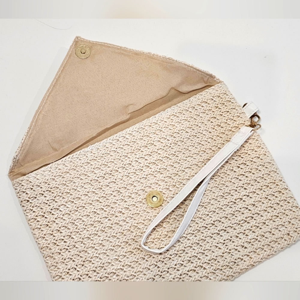 NWoT Summer Fashionable & Versatile Solid Color Woven Clutch Purse with Wristlet